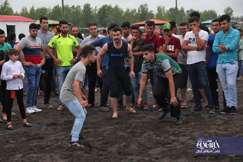 مسابقات محلی کبدی در ساحل سحرخیز محله لاهیجان